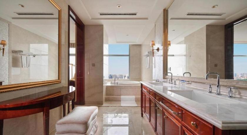 Dongwu New Century Grand Hotel Huzhou Buitenkant foto