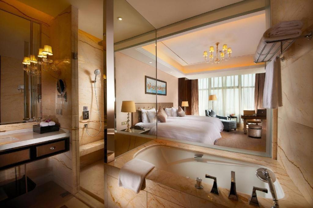 Dongwu New Century Grand Hotel Huzhou Buitenkant foto